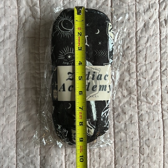 NWT Slipper socks - Picture 4 of 4